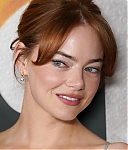 emma-stone-bugonia-premiere-in-new-york-city-017.jpg