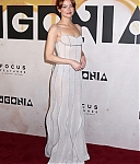 emma-stone-bugonia-premiere-in-new-york-city-032.jpg