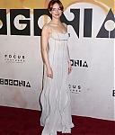 emma-stone-bugonia-premiere-in-new-york-city-036.jpg