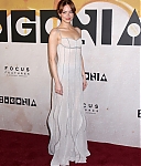 emma-stone-bugonia-premiere-in-new-york-city-037.jpg