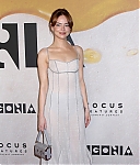 emma-stone-bugonia-premiere-in-new-york-city-047.jpg