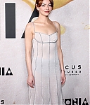 emma-stone-bugonia-premiere-in-new-york-city-051.jpg